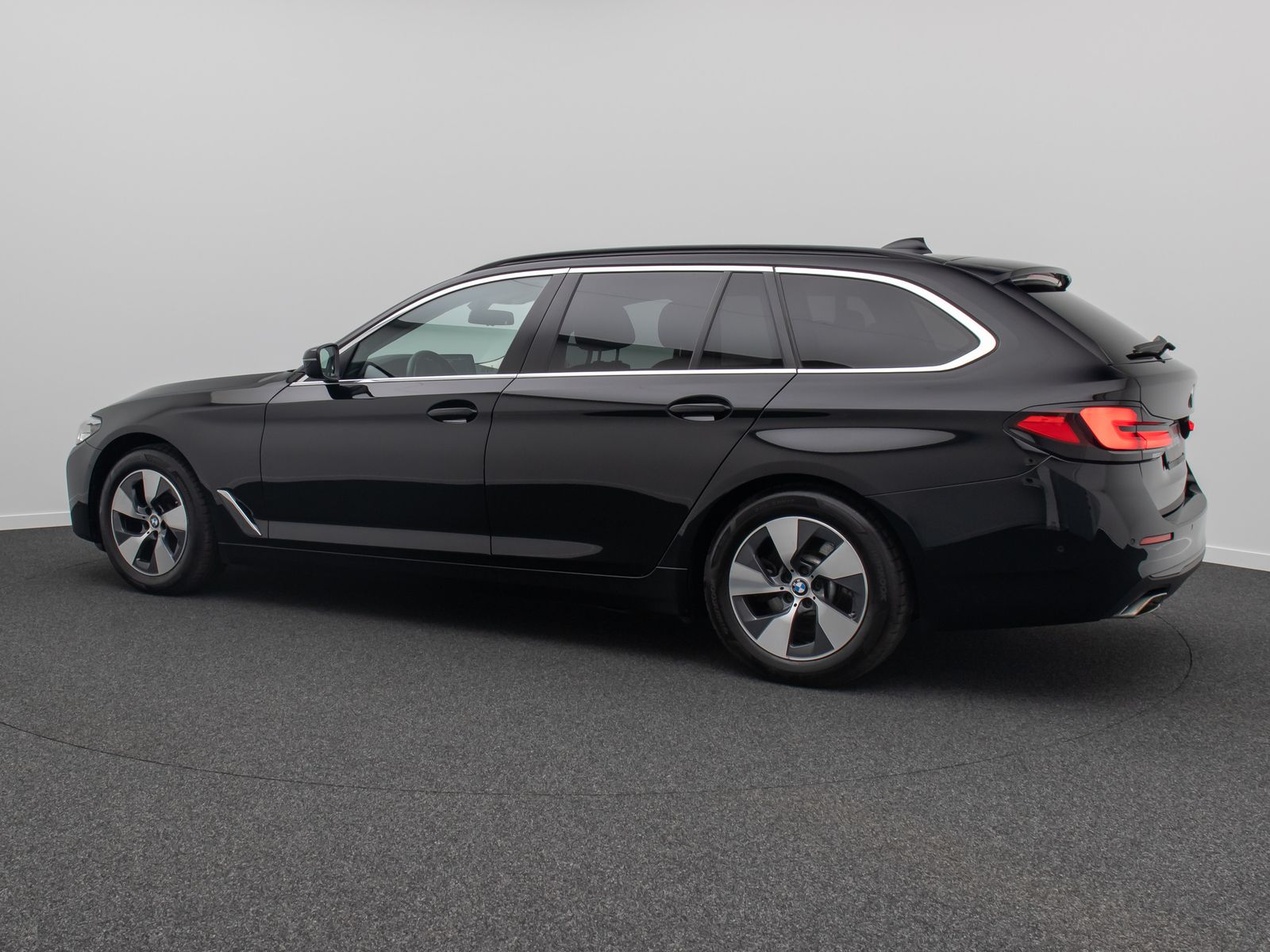 Fahrzeugabbildung BMW 520d xD Kamera HUD DAB Alarm Sport Fernlichtassi