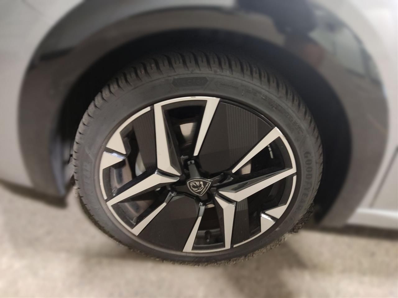 Fahrzeugabbildung Peugeot 208 GT MildHybrid 145 e-DSC6