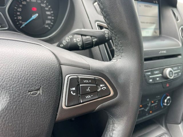 Fahrzeugabbildung Ford Focus Turnier Business Allwetter Sitzheizung