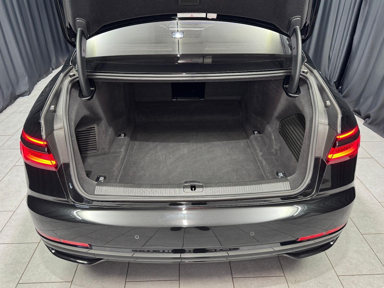 Fahrzeugabbildung Audi A8 50 TDI quattro|B&O|HUD|PANO|MATRIX