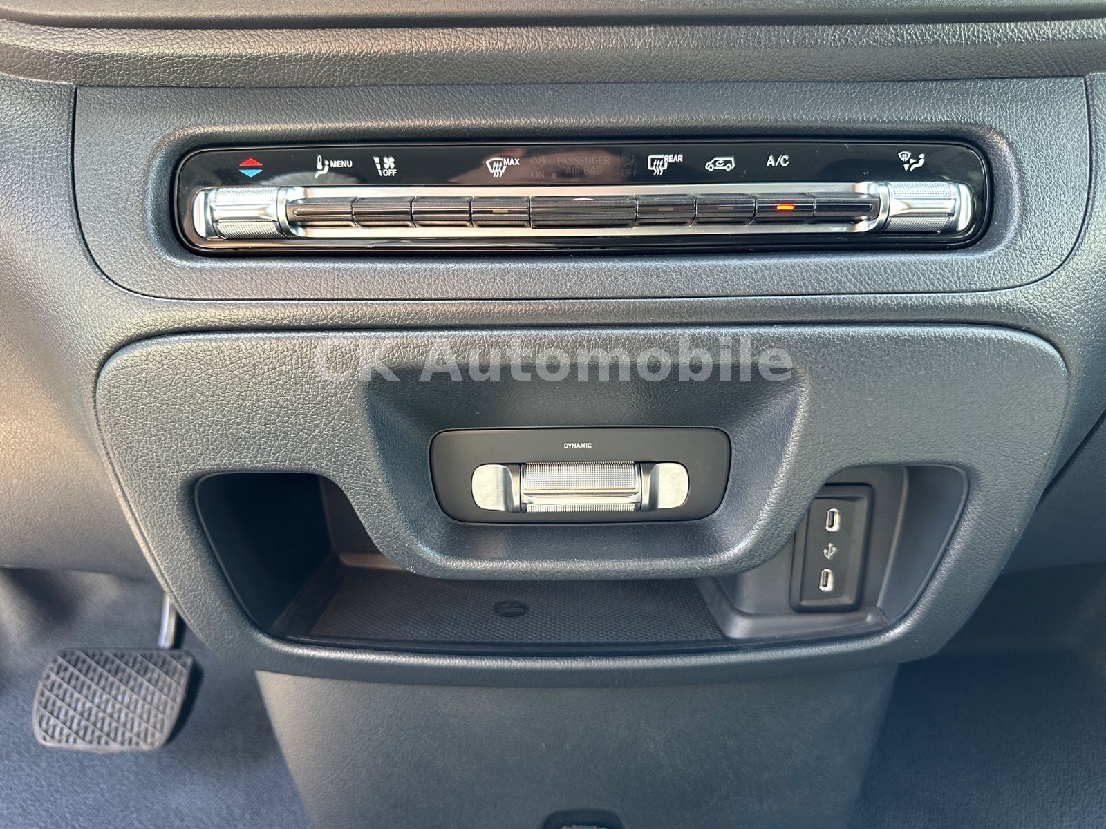 Fahrzeugabbildung Mercedes-Benz Vito Tourer 119 PRO lang/9 Sitze/Navi/LED/Kamera
