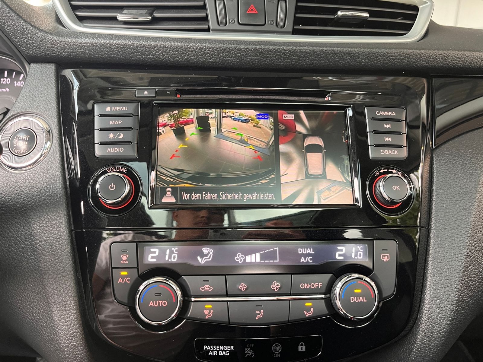 Fahrzeugabbildung Nissan Qashqai Zama AHK PANO NAV RFK SHZ