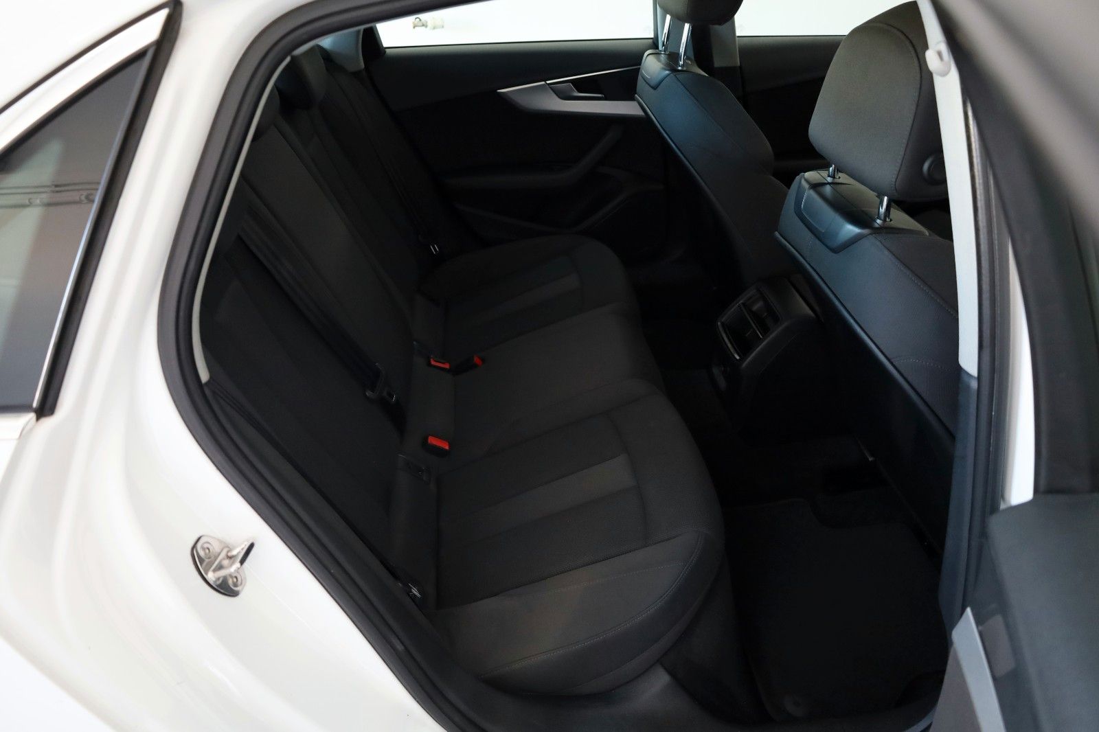 Fahrzeugabbildung Audi A4 Lim. S Line ext. Xenon,SH,PDC,Allwetter