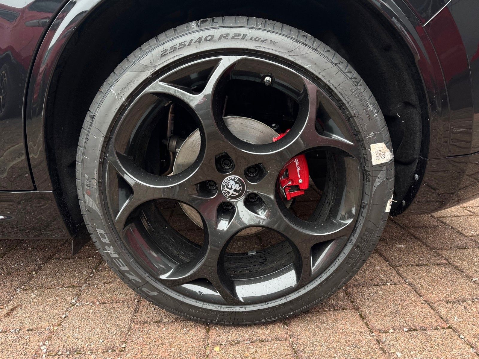 Fahrzeugabbildung Alfa Romeo Stelvio VELOCE 280 PS AT8 - Q4 AHK PANORAMA