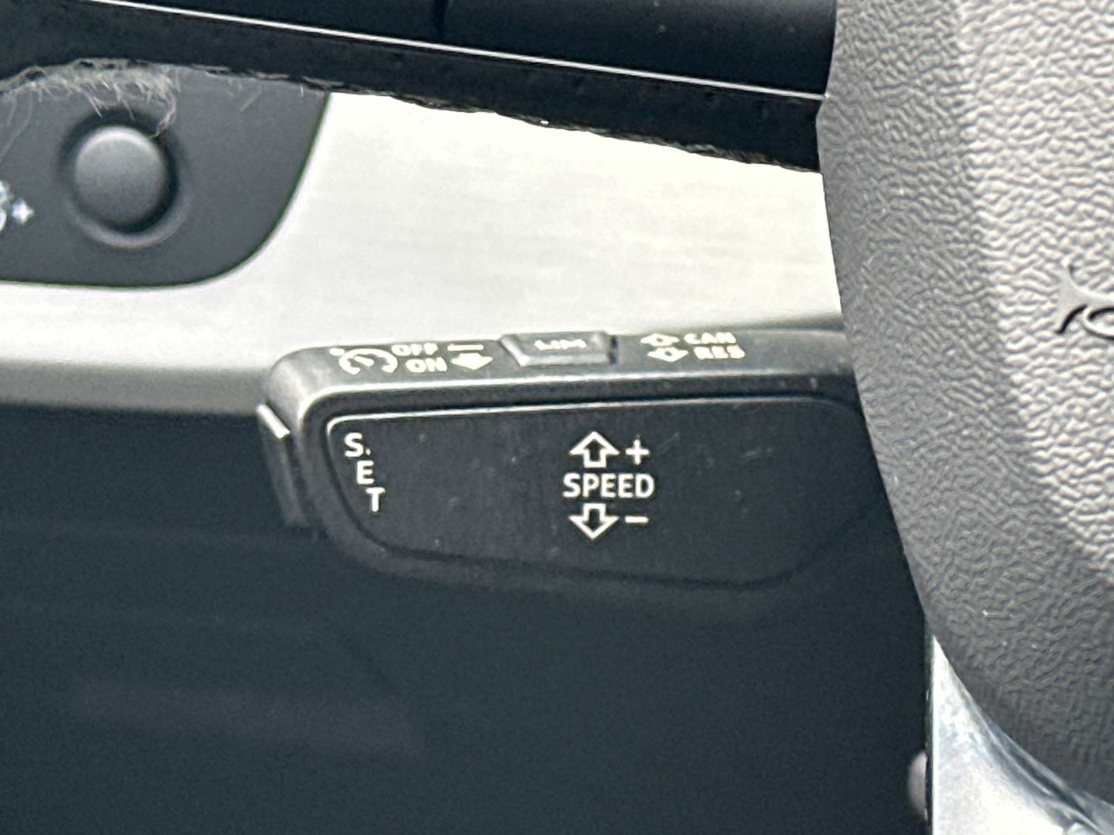 Fahrzeugabbildung Audi A4 Avant 40 TDI S-Line NAV+MATRIX+ACC+STHZG+18ZO