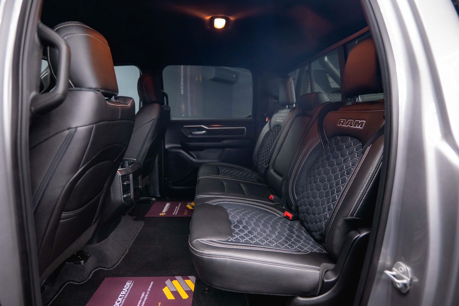 Fahrzeugabbildung Dodge RAM 5.7 V8 HEMI 4x4 OFFROAD NightPaket AXLE LOCK