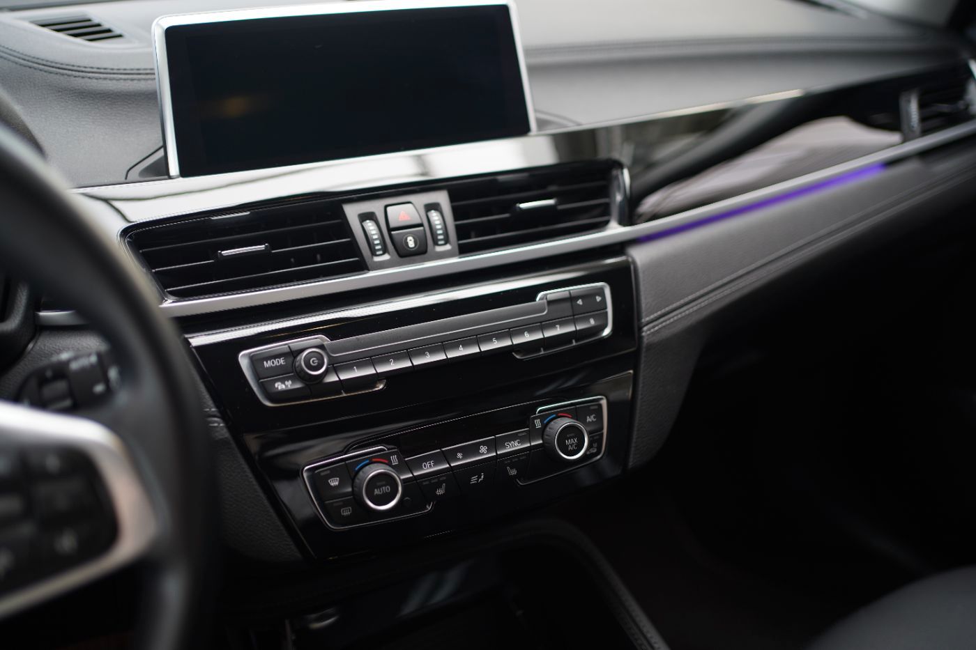Fahrzeugabbildung BMW X1 20dA Sport Line +Navi+LED+MultifunktionLenkra