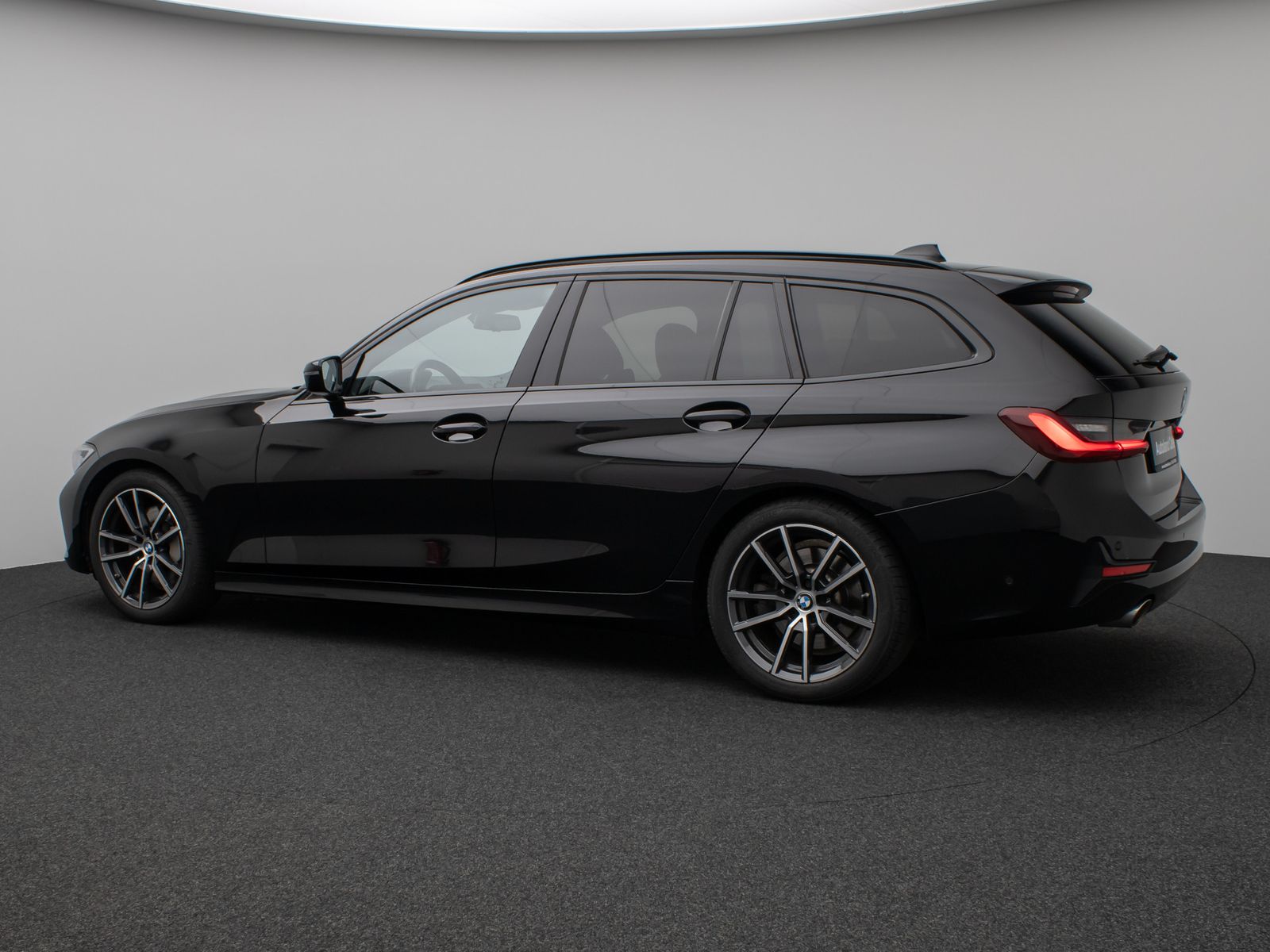 Fahrzeugabbildung BMW 330i Sport Line Kamera Lenkhz HiFi Komfort Alarm