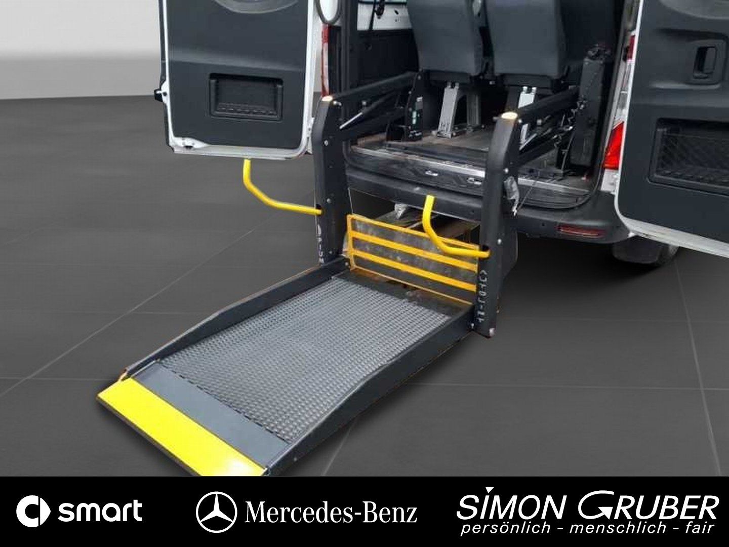 Fahrzeugabbildung Mercedes-Benz 317 Tourer L2H2 Standard 8Sitzer Rollstuhl Lift