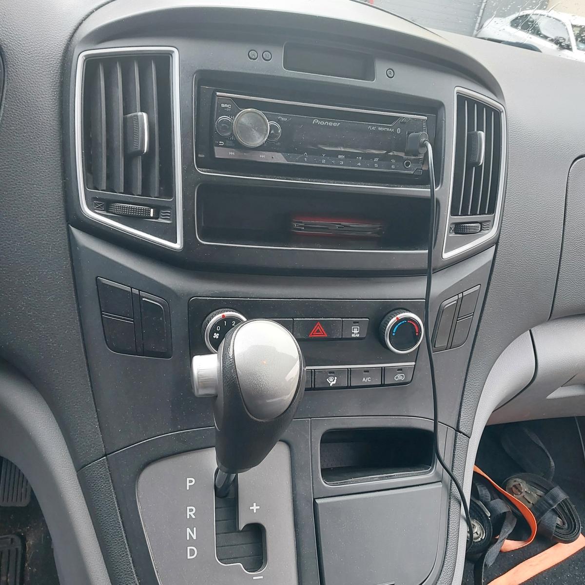 Hyundai H-1