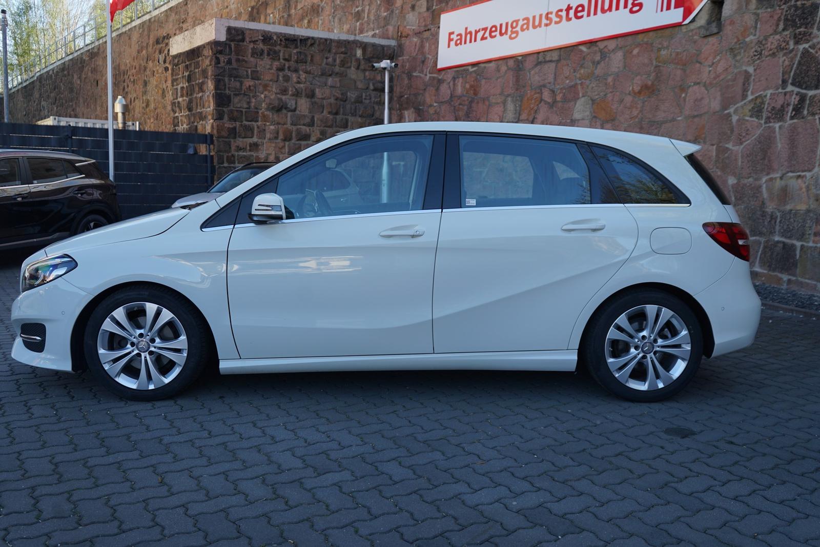 Mercedes-Benz B200 Urban LED Klima Navi Sitzheizung PDC AHK