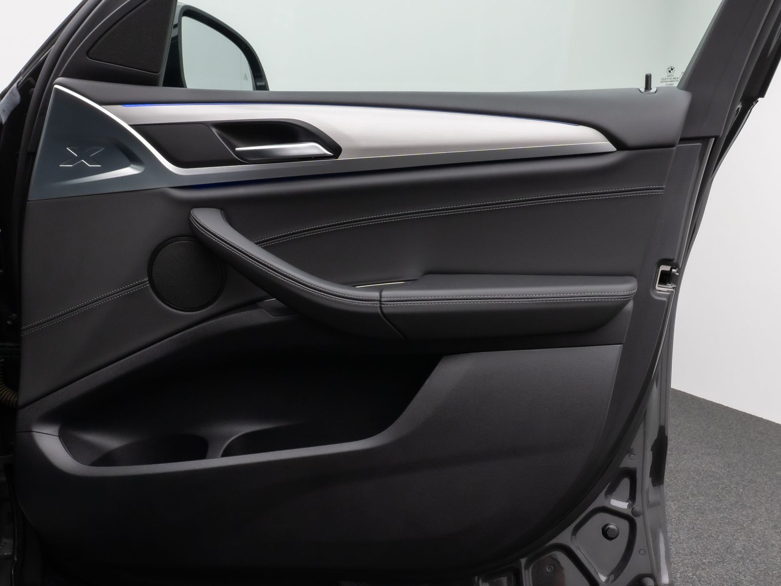 Fahrzeugabbildung BMW X4 xD30i xLine Panorama Kamera HUD HiFi DisplKey