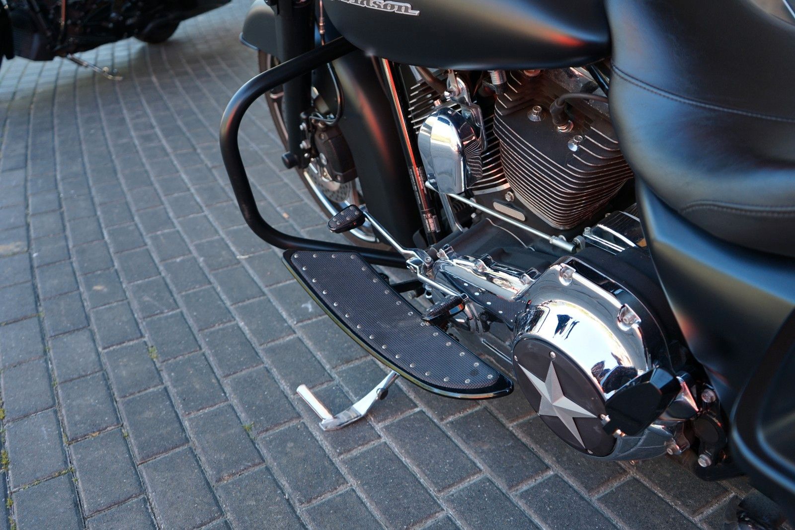 Fahrzeugabbildung Harley-Davidson Street Glide 103 - Mega Umbau - Jekill - 21 Zoll