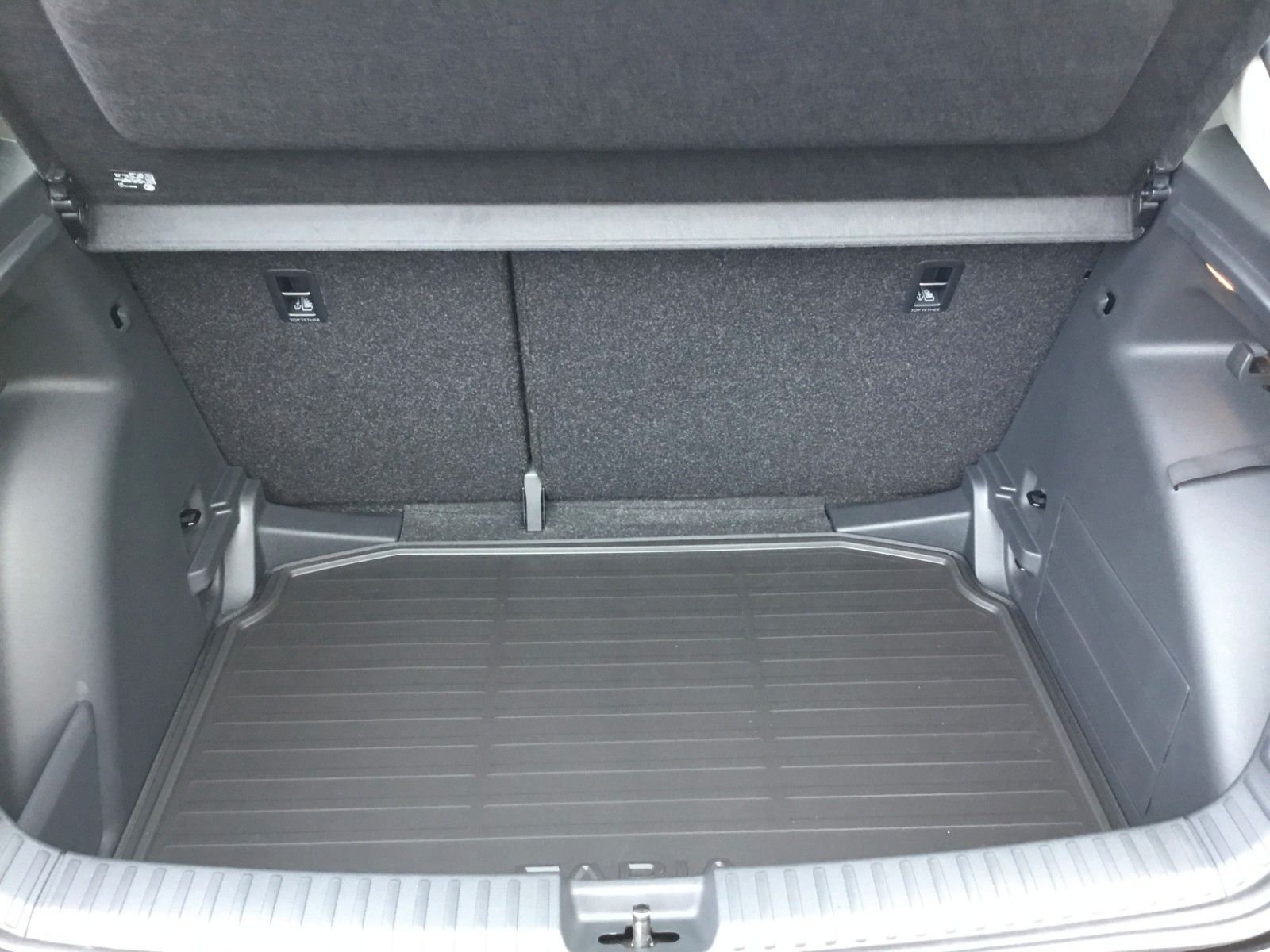 Fahrzeugabbildung SKODA Fabia 1.0l TSI DSG Selection+15"+LED+Sitzheizung