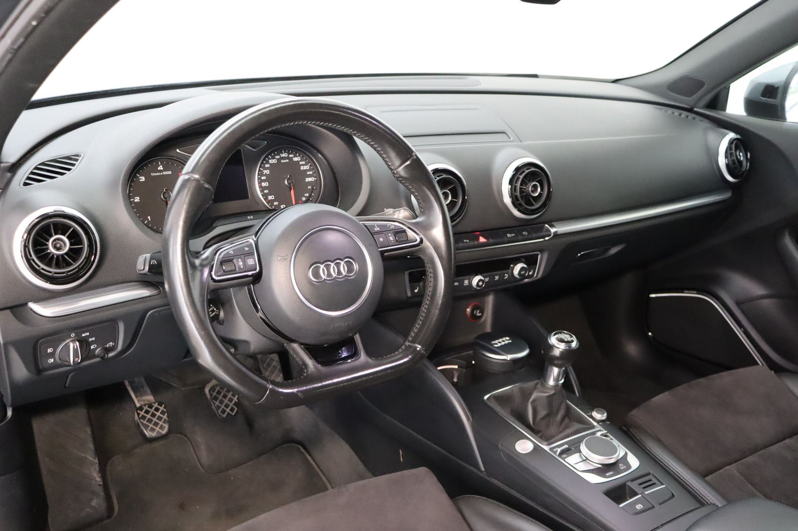 Fahrzeugabbildung Audi A3 2.0 TDI Ambition Sport * Xenon * Alcantara