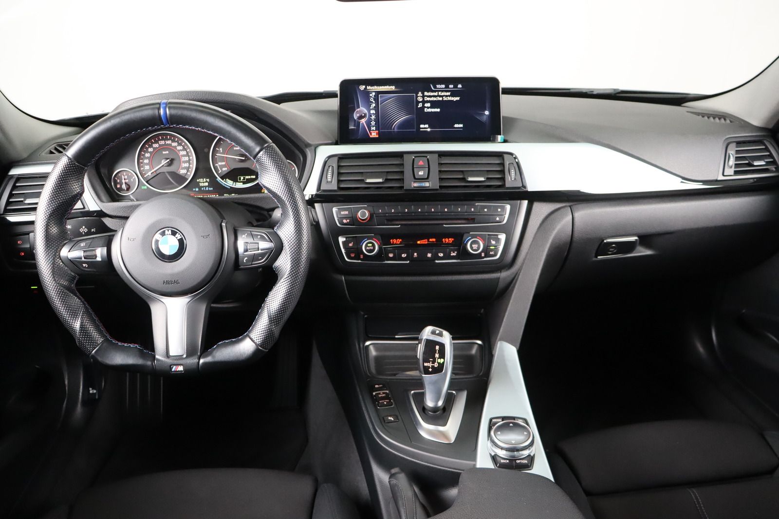 Fahrzeugabbildung BMW 330 d Touring  xDrive Sport Line