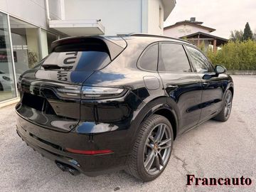 Porsche Cayenne - 4