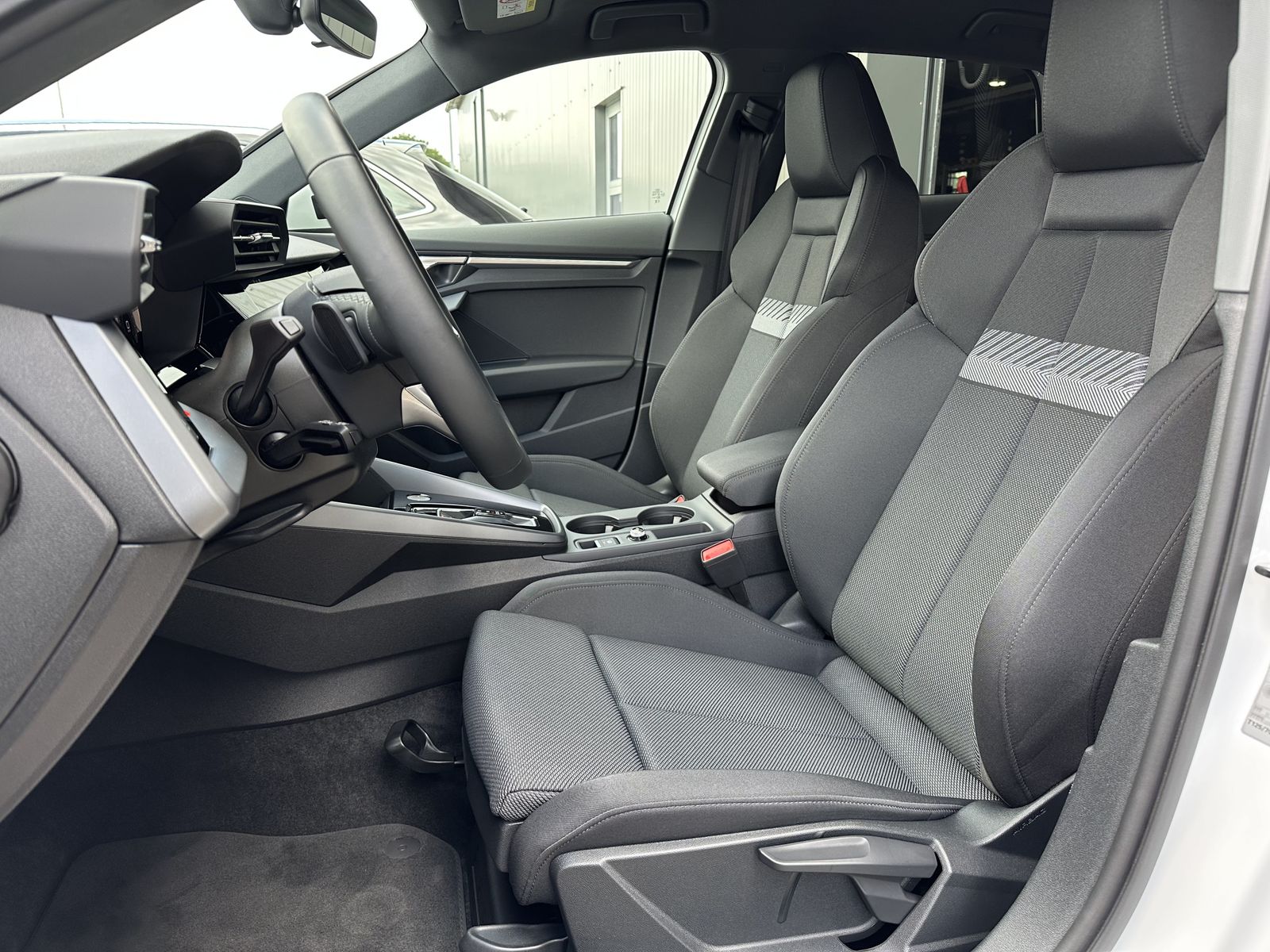 Fahrzeugabbildung Audi A3 35 TFSI allstreet NAV+LED+SONOS+17ZO+ACC+1HD