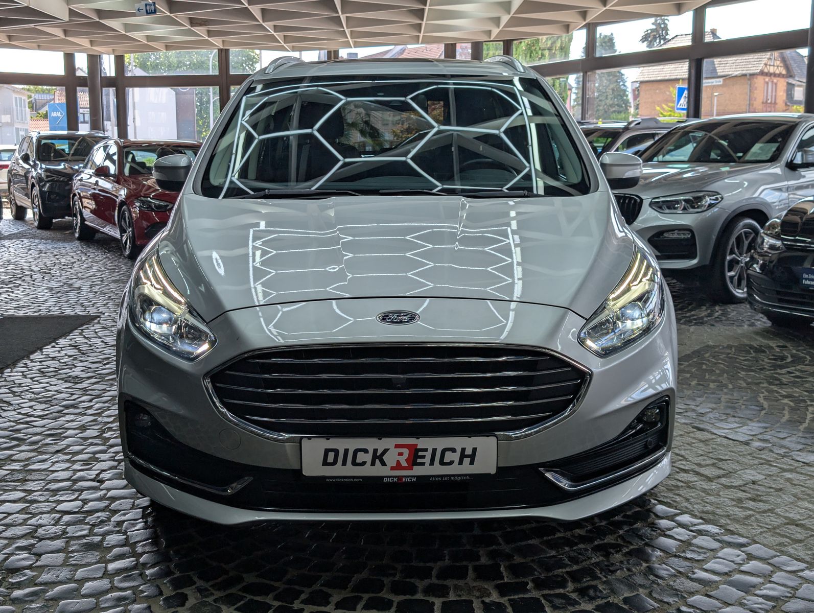 Fahrzeugabbildung Ford Galaxy Titanium 2.0 EB ACC PANO AHK LED 7-SITZE
