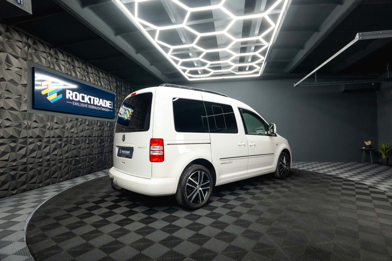 Fahrzeugabbildung Volkswagen Caddy 1.6 TDI DSG Edition 30 Sport | Alcantara