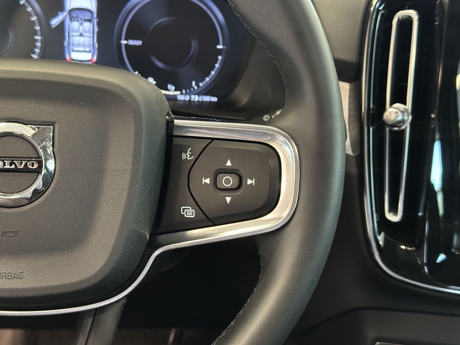 Volvo XC40 Inscription Plug-In ACC AHK Harman K CAM foto 15