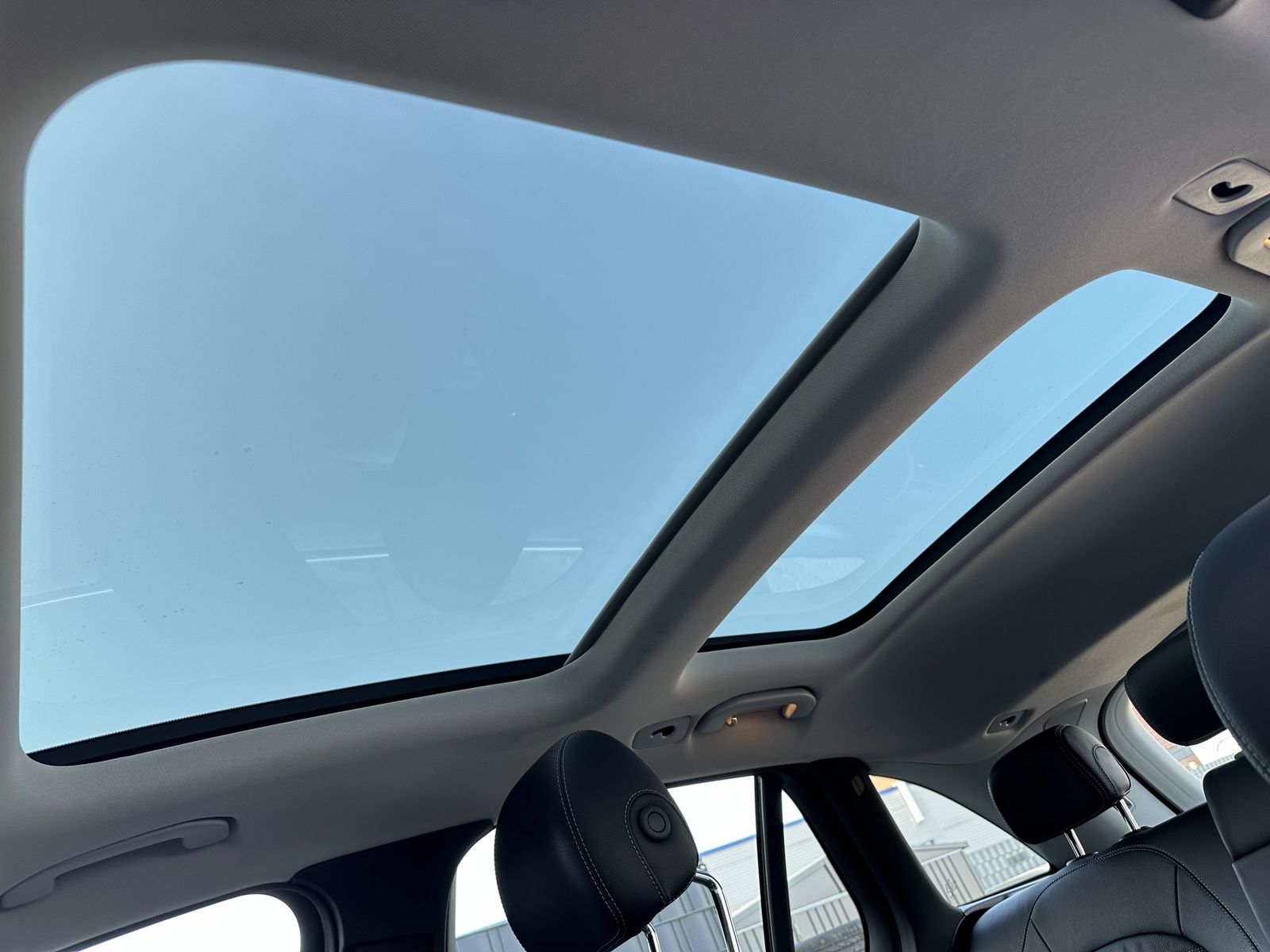 Fahrzeugabbildung Mercedes-Benz GLC 220d 4Matic AMG-Line NAV+LED+AHK+PANO+360°