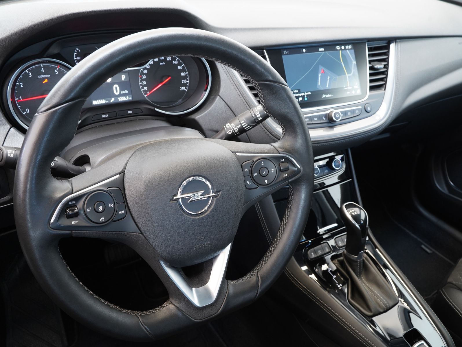 Fahrzeugabbildung Opel Grandland (X) 1.2 Turbo Elegance NAVI/LED/KAMERA