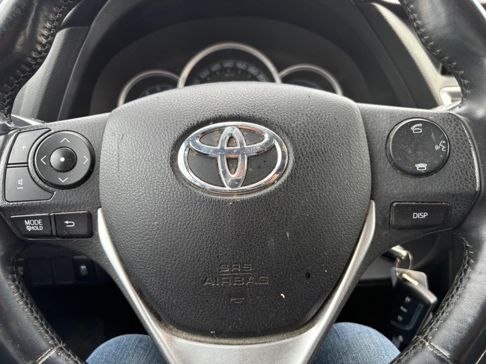Toyota Auris 2014 — photo 14