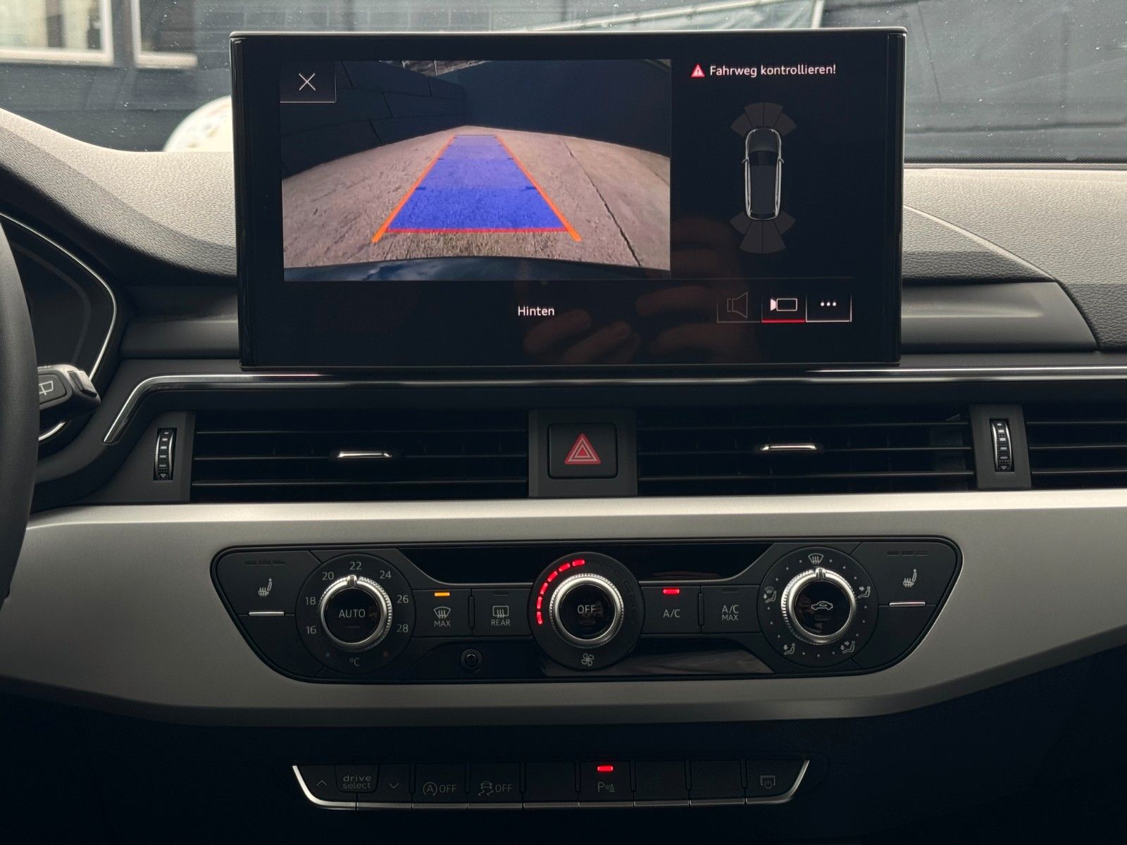 Fahrzeugabbildung Audi A4 Avant 40 TFSI S tronic Kamera Massage AHK SHZ