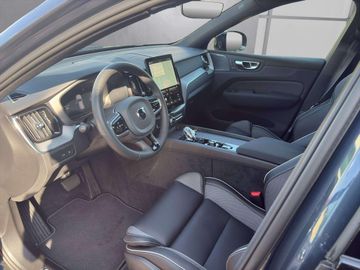 Volvo XC60 Plus Black Edition T6 Recharge Plug-In Hybr