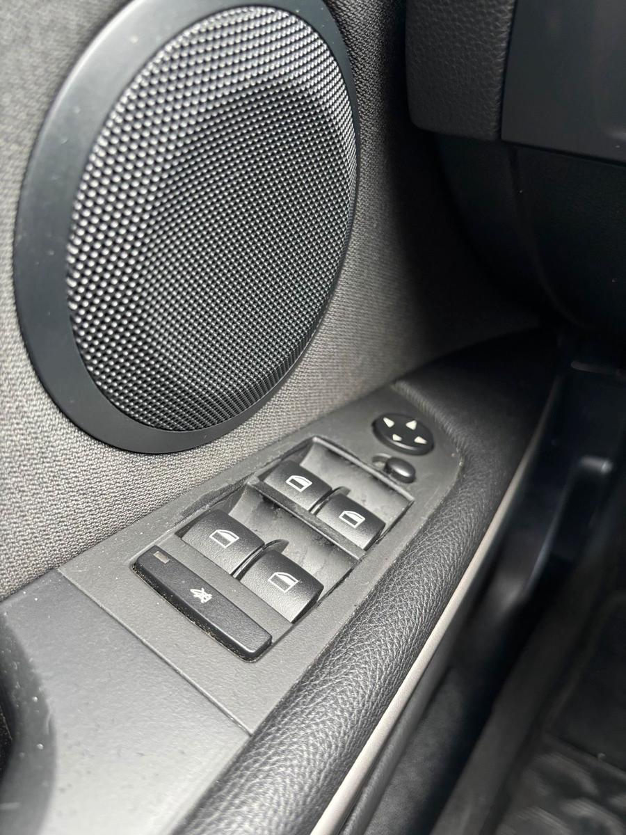 BMW 320 2008 — photo 8