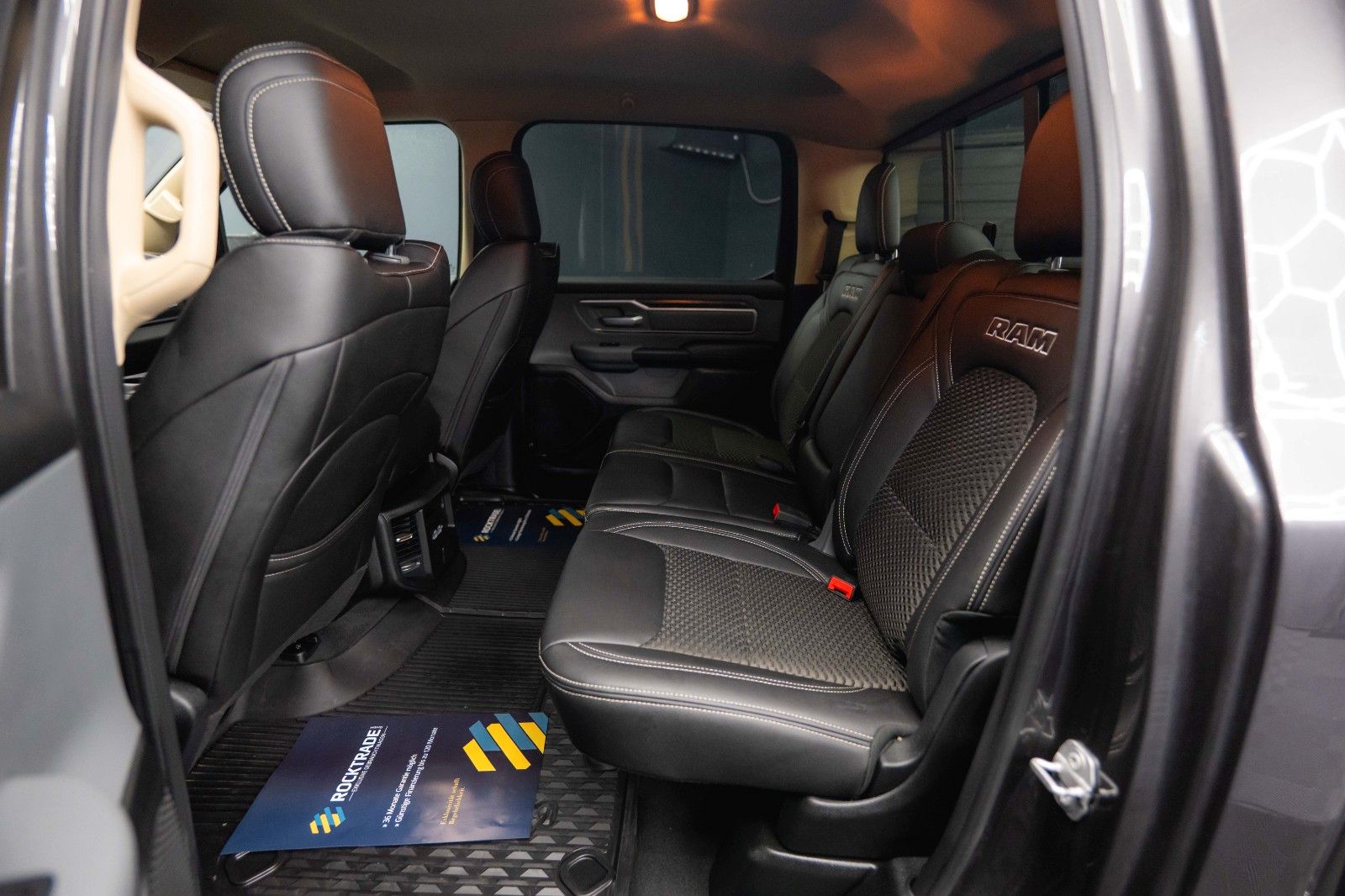 Fahrzeugabbildung Dodge RAM 5.7 V8 HEMI 4x4 OFFROAD Night-Paket *LED*