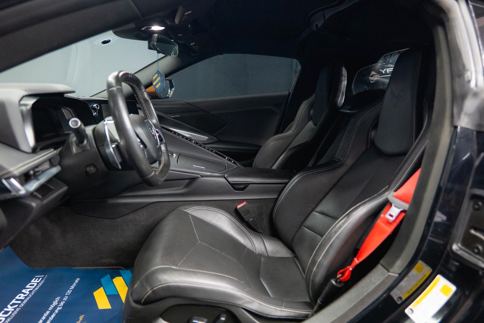 Fahrzeugabbildung Corvette C8 Stingray 1LT Targa Z51 Performance 19% VAT