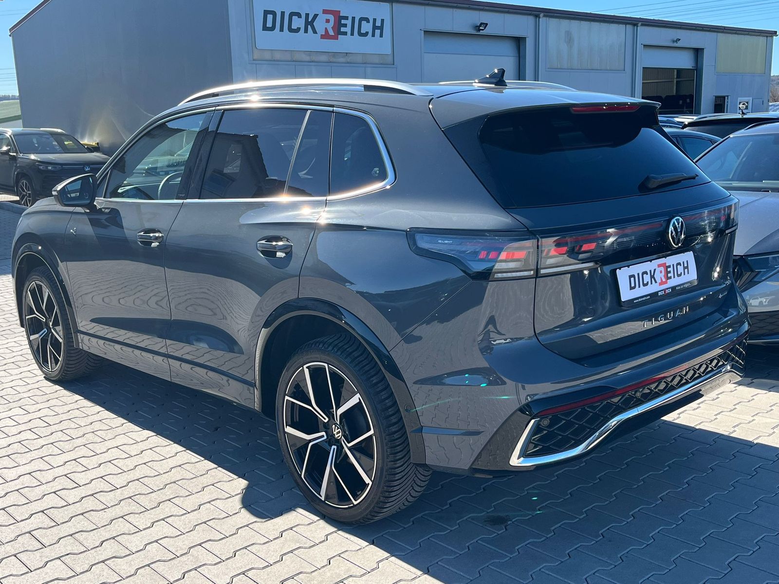 Image du véhicule Volkswagen Tiguan 2.0 TDI 4M R-Line PANO*H&amp;K*AHK*MATRIX*20".