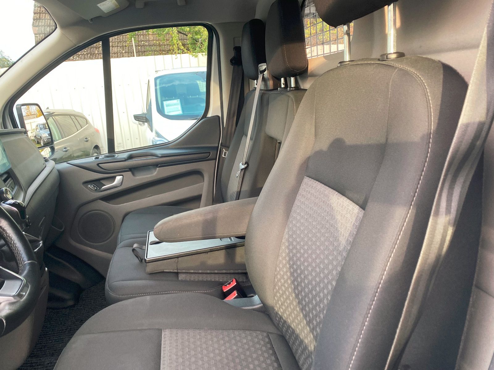 Fahrzeugabbildung Ford Transit Custom Kasten 300L2H2 Trend,AHK,GARANTIE