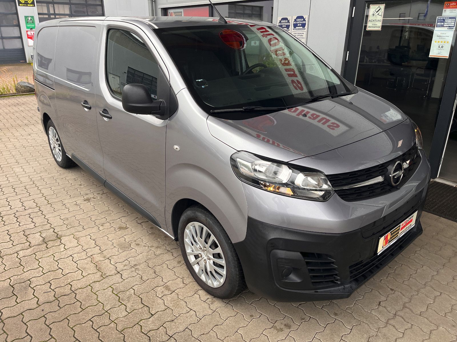 Fahrzeugabbildung Opel Vivaro Kasten -e Edition M