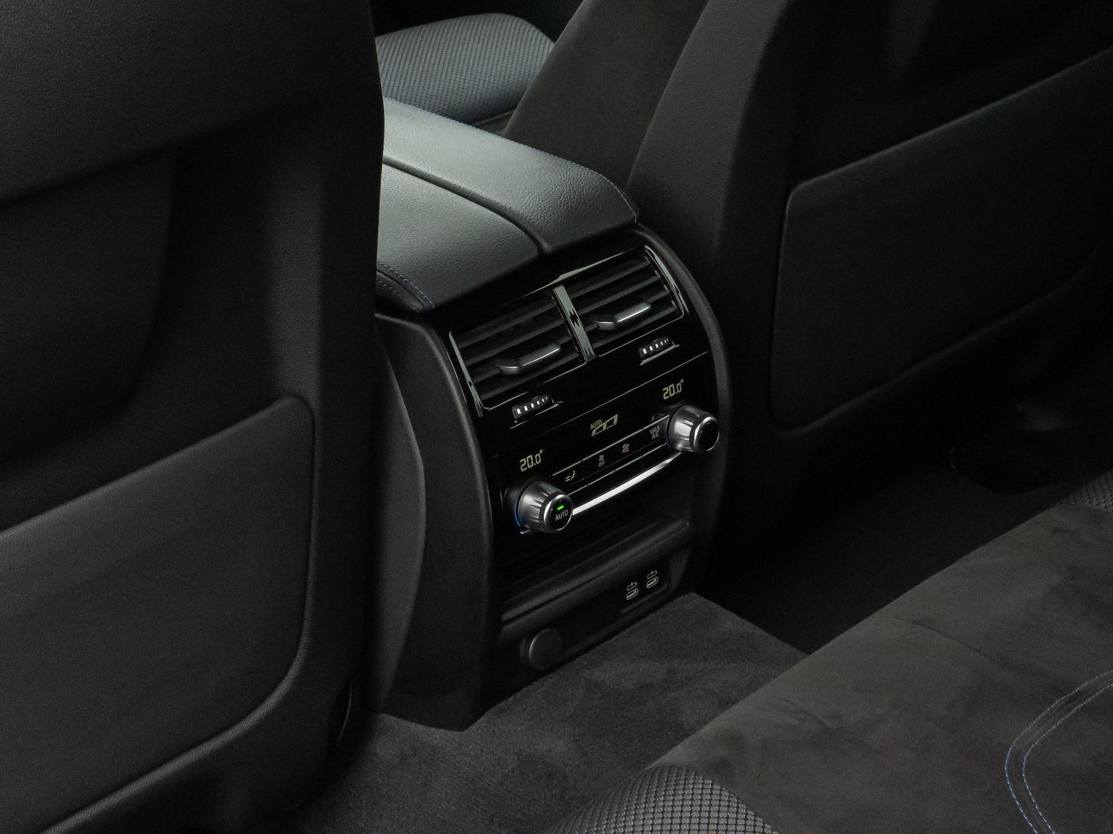 Fahrzeugabbildung BMW 520d xD M Sport Kamera HUD DAB HiFi Stop&Go AHK