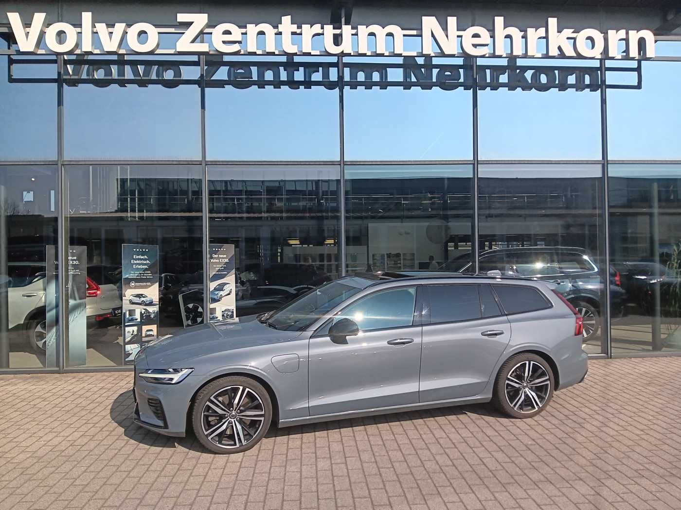 Fahrzeugabbildung Volvo V60 T8 Recharge AWD R-Design 'HEAD-UP Disyplay