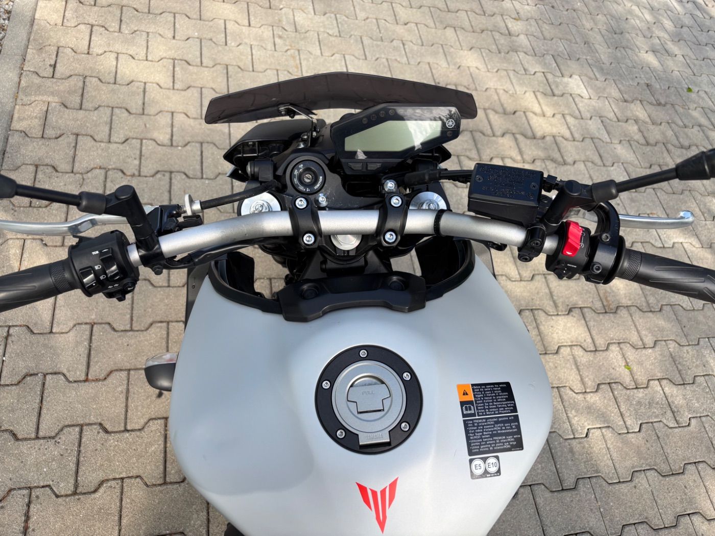 Fahrzeugabbildung Yamaha MT 09 Seitenkoffer kurzer Kennzeichenhalter