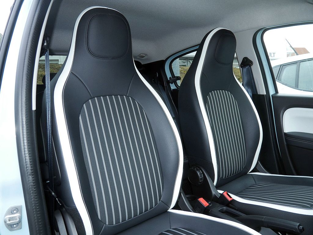 Fahrzeugabbildung Renault Twingo E-Tech Techno KLIMA PDC SHZ KAMERA NAVI