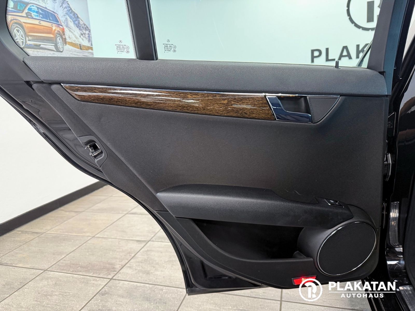 Fahrzeugabbildung Mercedes-Benz C 200 Kompressor Navi, Parksensoren, Service Neu