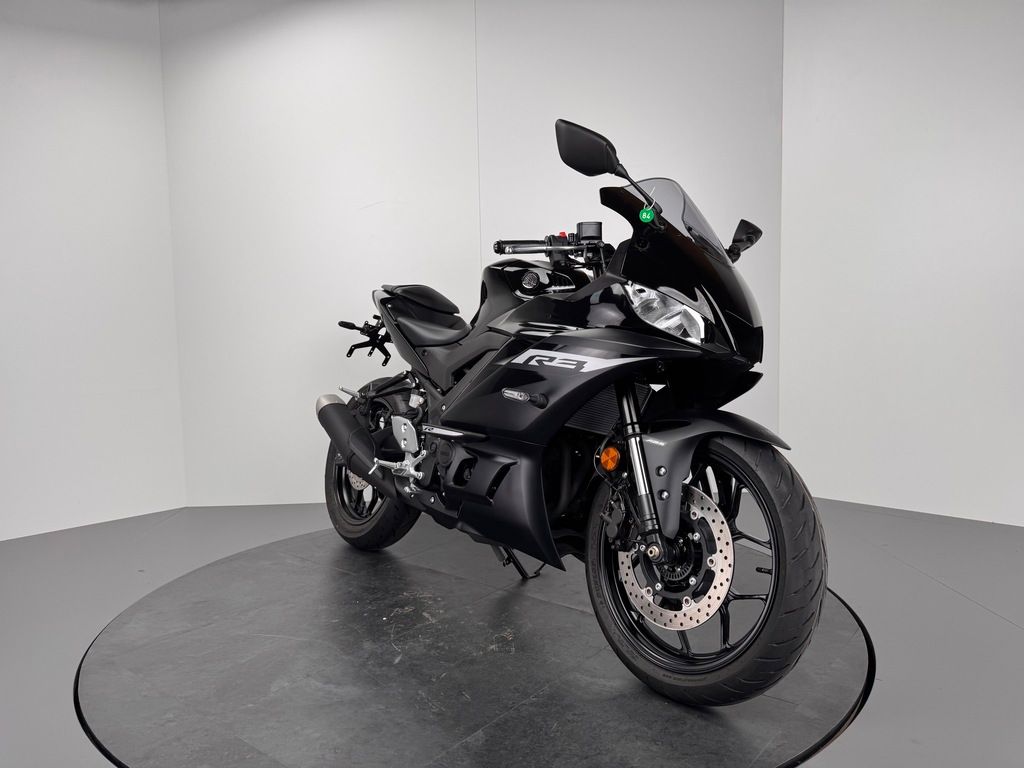 Fahrzeugabbildung Yamaha YZF-R3 *KURZES HECK *NEUWERTIG *100KM