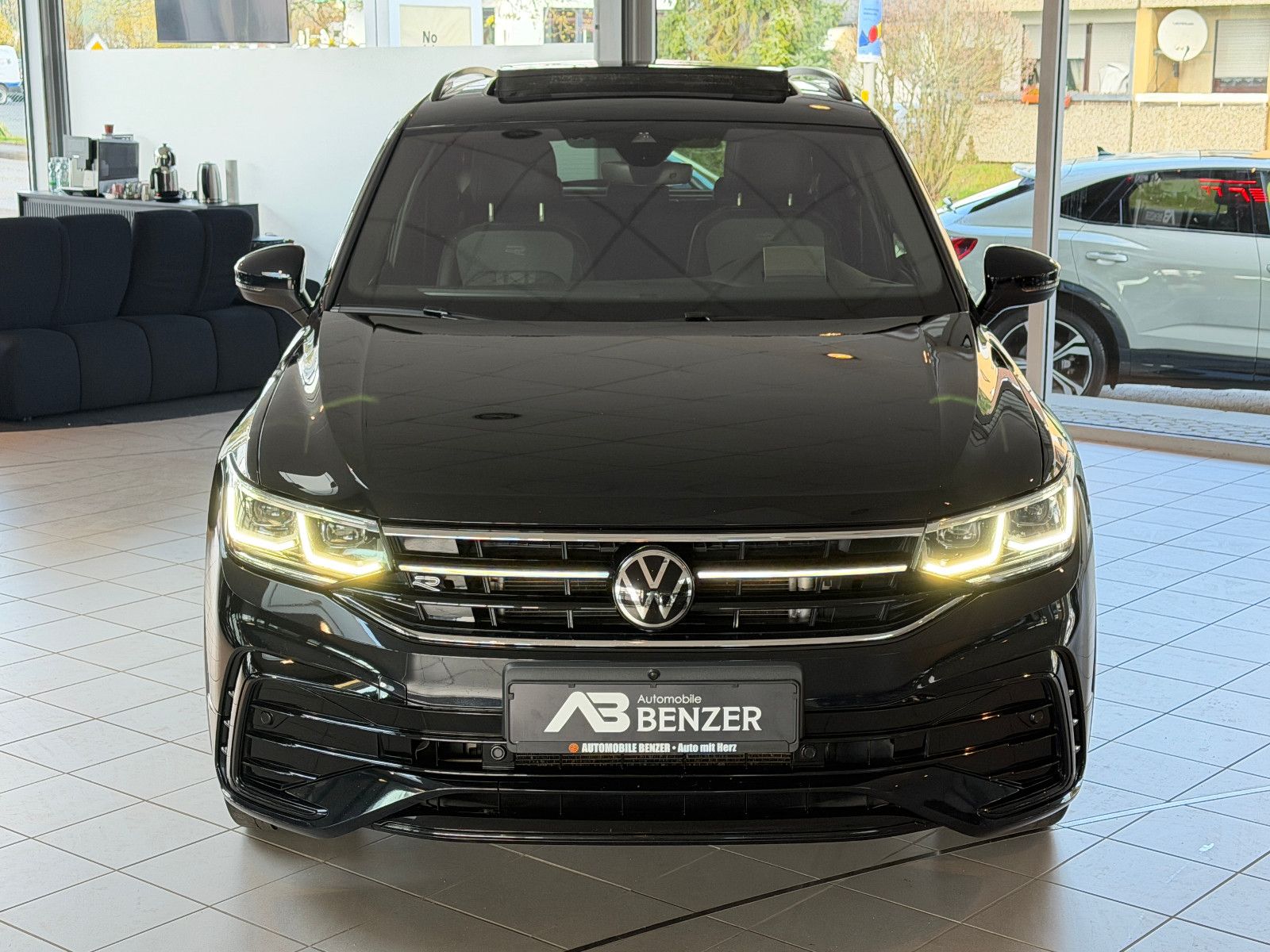Fahrzeugabbildung Volkswagen Tiguan Allspace R-Line /PANO/HUD/HARMAN-KARDON/