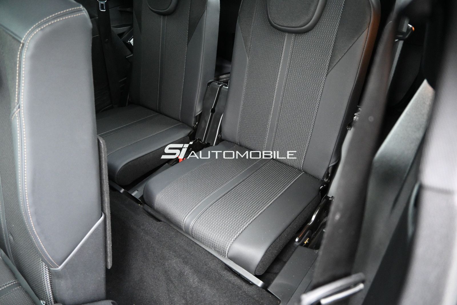 Fahrzeugabbildung Peugeot 5008 BlueHDi 130 GT °ACC°AHK°PANO°7-SITZE°ALARM°