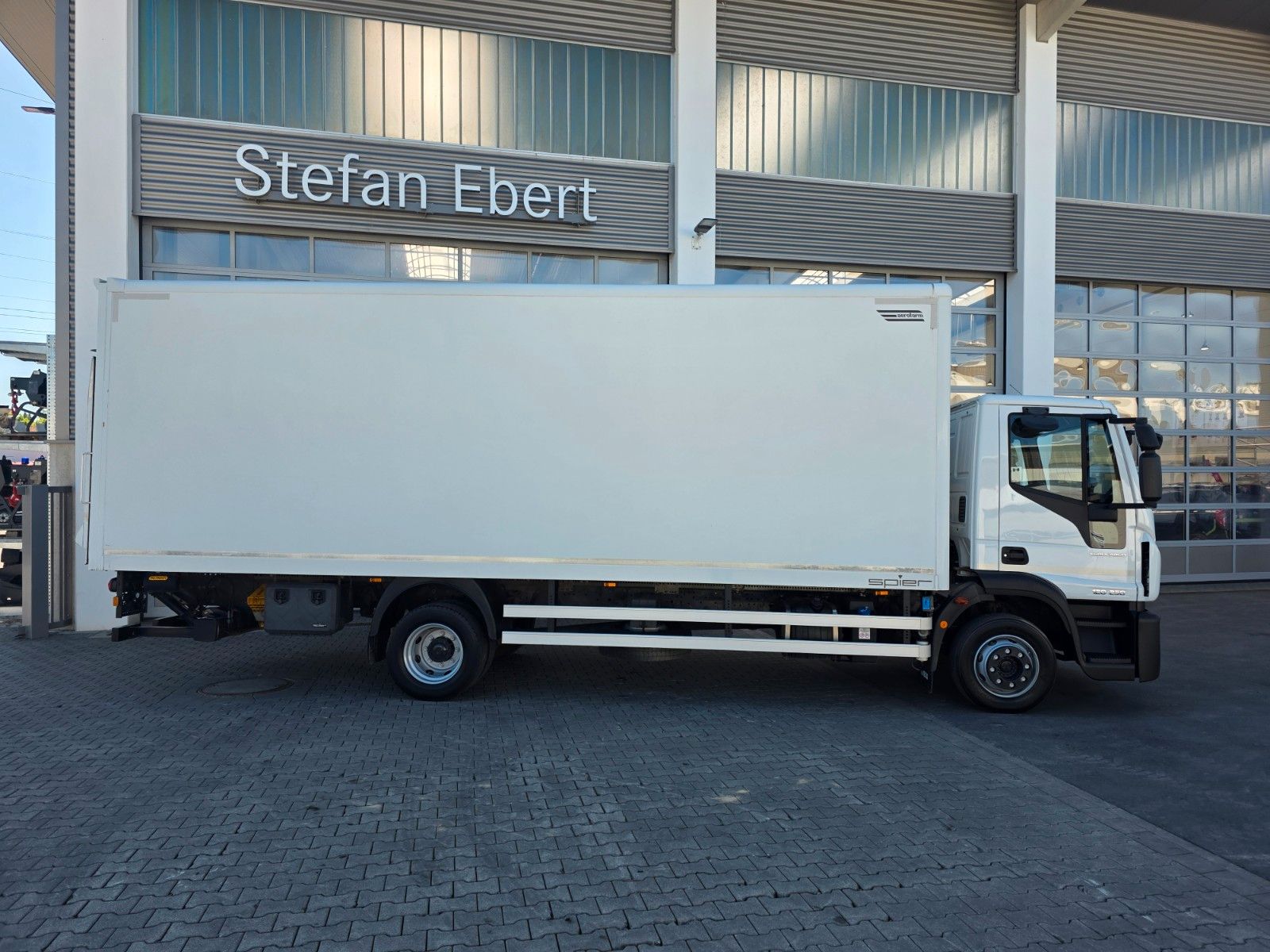 Fahrzeugabbildung Iveco Eurocargo 120E25 LBW 1.500kg Klima Standheizung