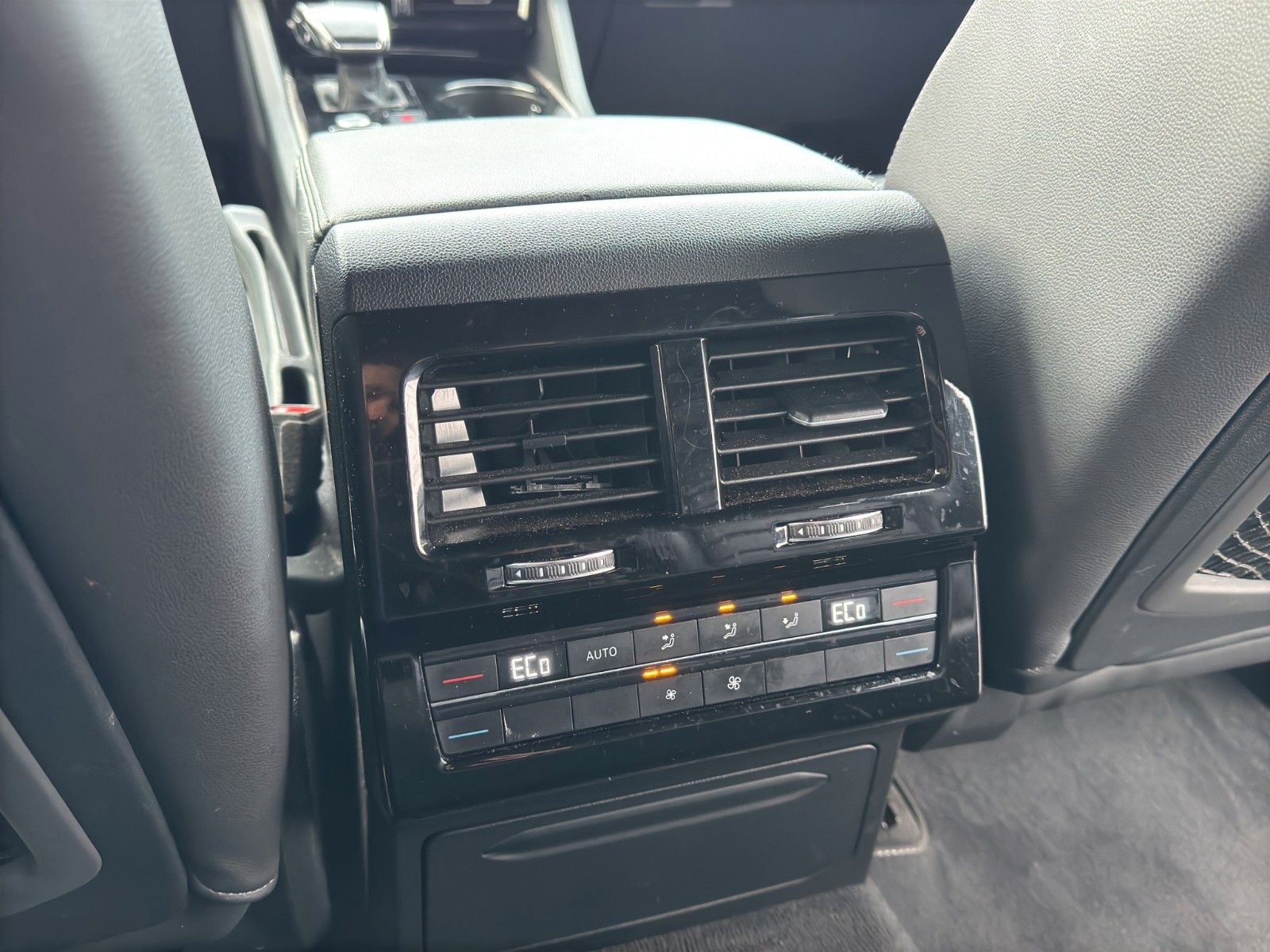 Fahrzeugabbildung Volkswagen TOUAREG 3.0 TDI 2xR-LINE HUD KAM TOTW ACTIV