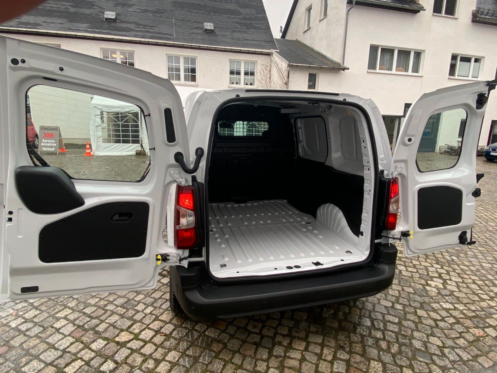 Fahrzeugabbildung Opel Combo Cargo 1,5D *SHZ *PDC *Klima *DAB +Freispe.