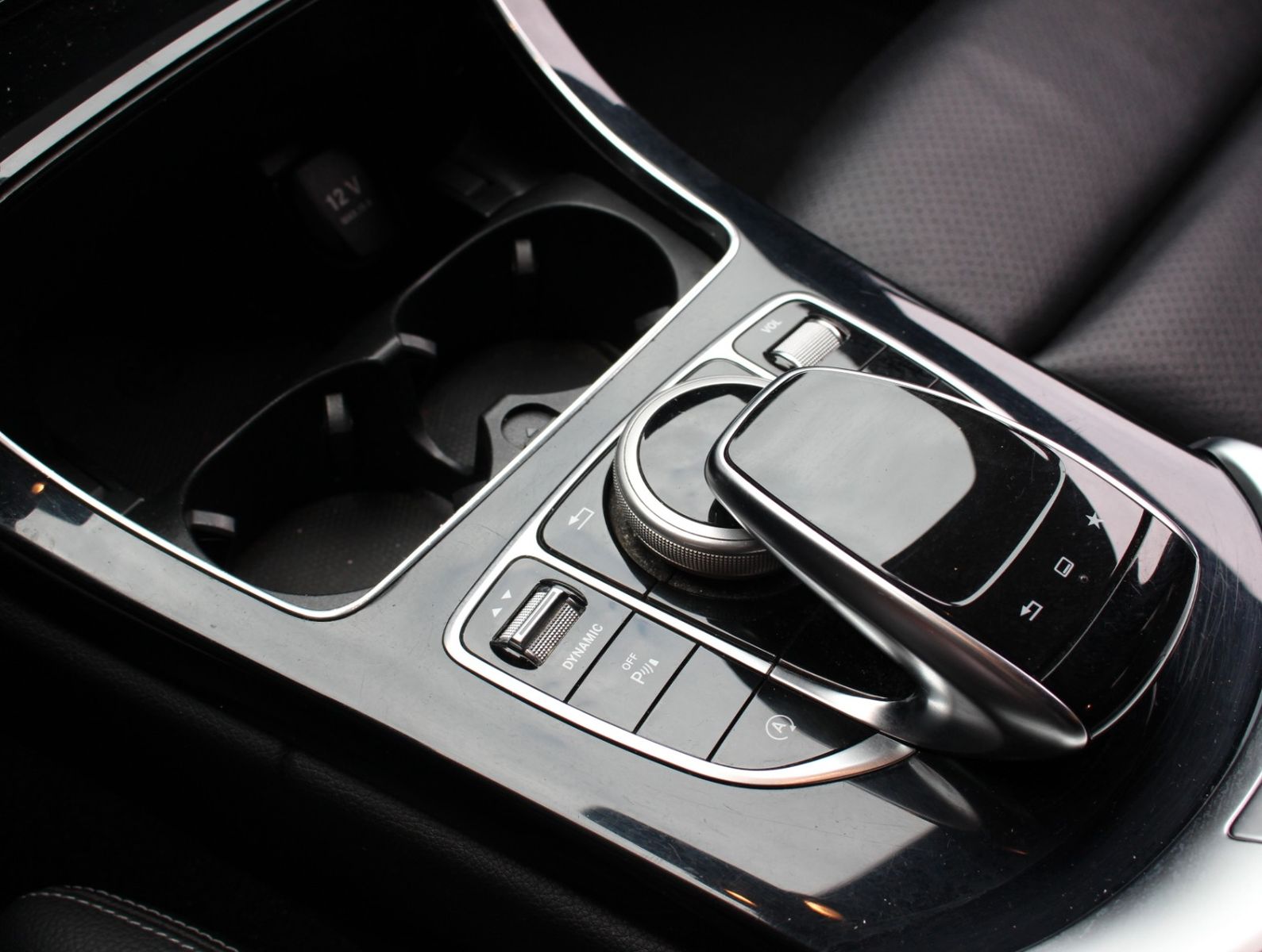 Fahrzeugabbildung Mercedes-Benz C 200 d T AMG Line Distronic+LED+Navi+Totwinkel