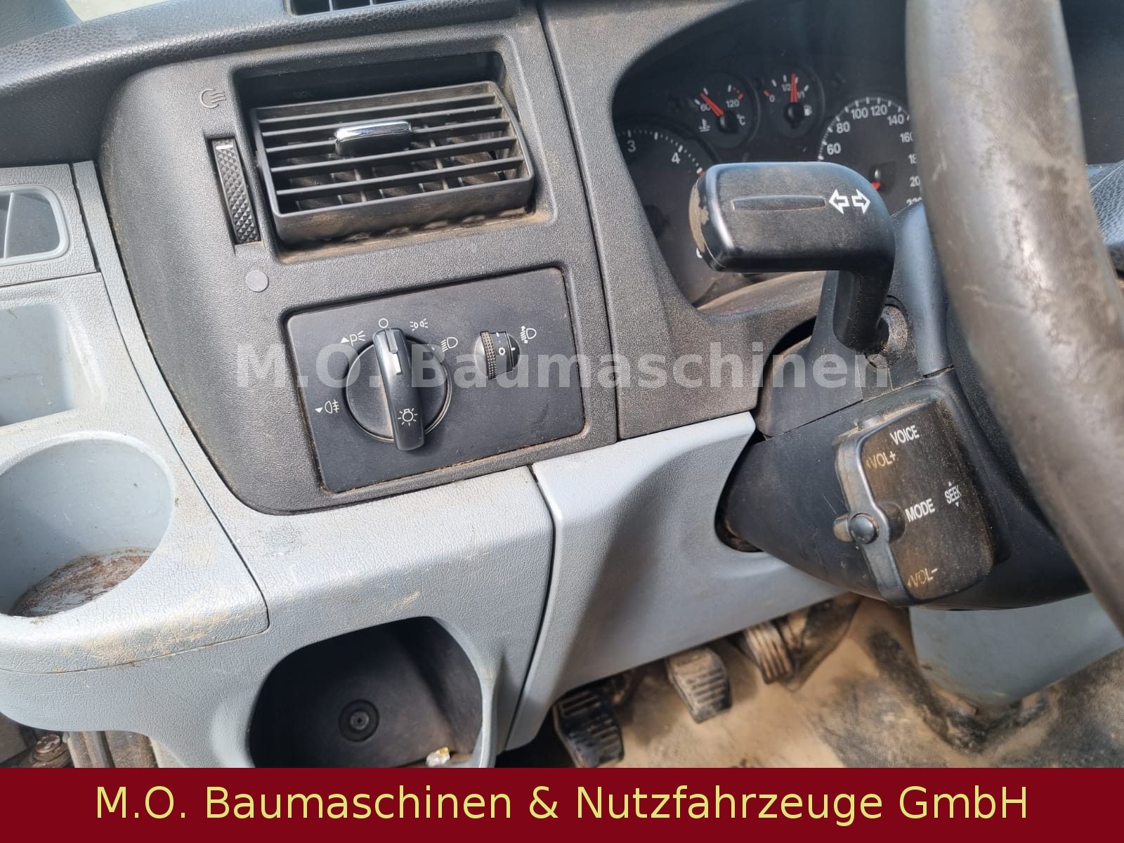 Fahrzeugabbildung Ford Transit Pritsche + Plane /  DOKA / 2,2L /