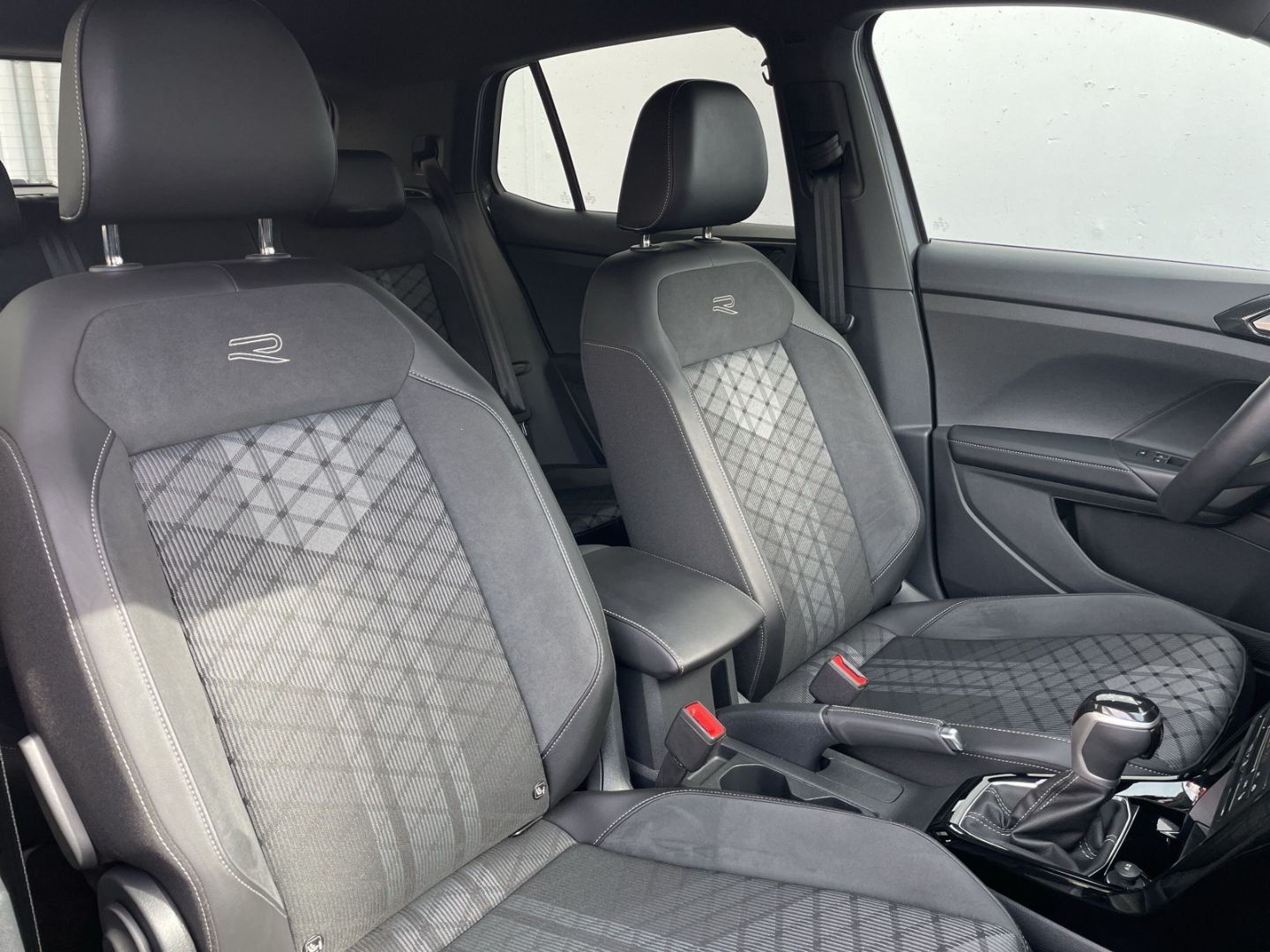 T-Cross 1.5 TSI DSG R-Line AHK/Kamera/Navi/App-C